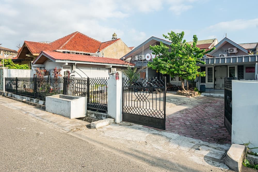 SUPER OYO Gandaria Guest House Near Masjid Raya Sumatera Barat