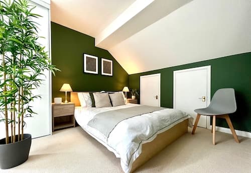 Charming Home Near Gatwick Airport