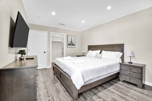 Martha by Avantstay Brand New LA Valley Home