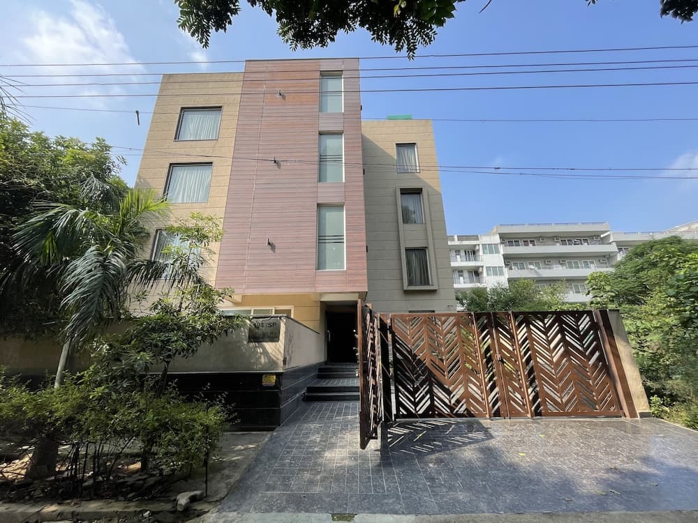 Saltstayz Select - Galleria Market & Golf Course Road