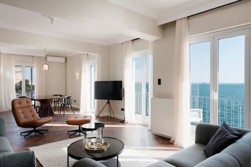 Primavera' Seafront apt with tower view