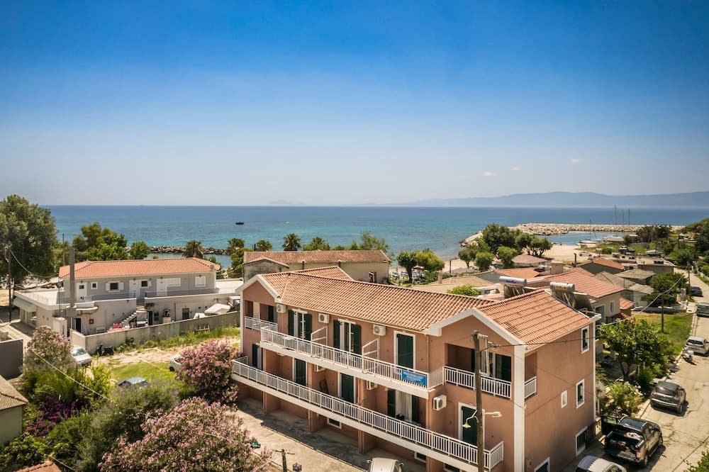 Rosilion Studios & Apartments