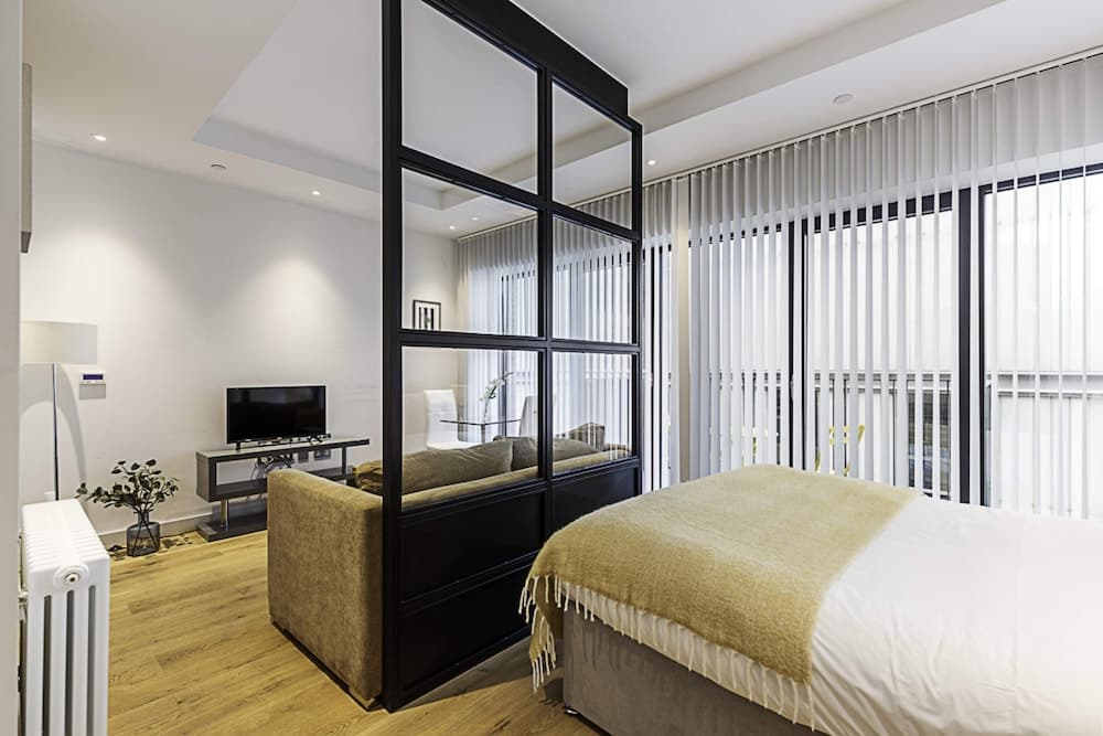 Chic Studio Living in London City Island