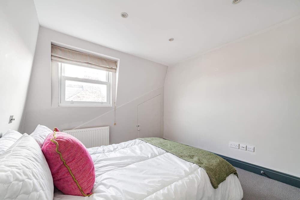 Colourful Southfields Charm