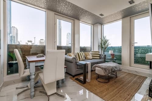 Canary Wharf Retreat With Free Secure Parking