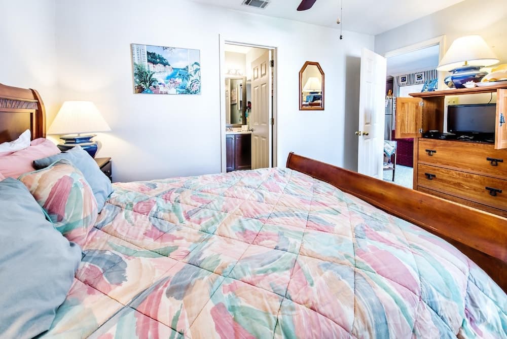 Hermitage By The Bay 305