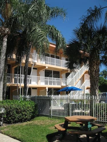 Canada House Pompano Beach