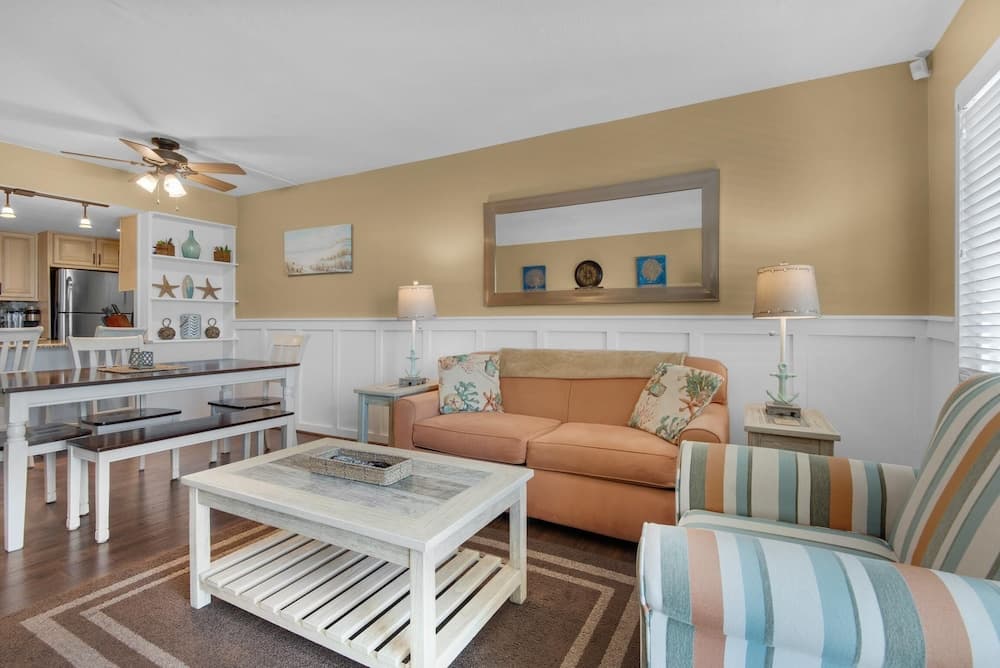 Holiday Surf and Racquet Club 412