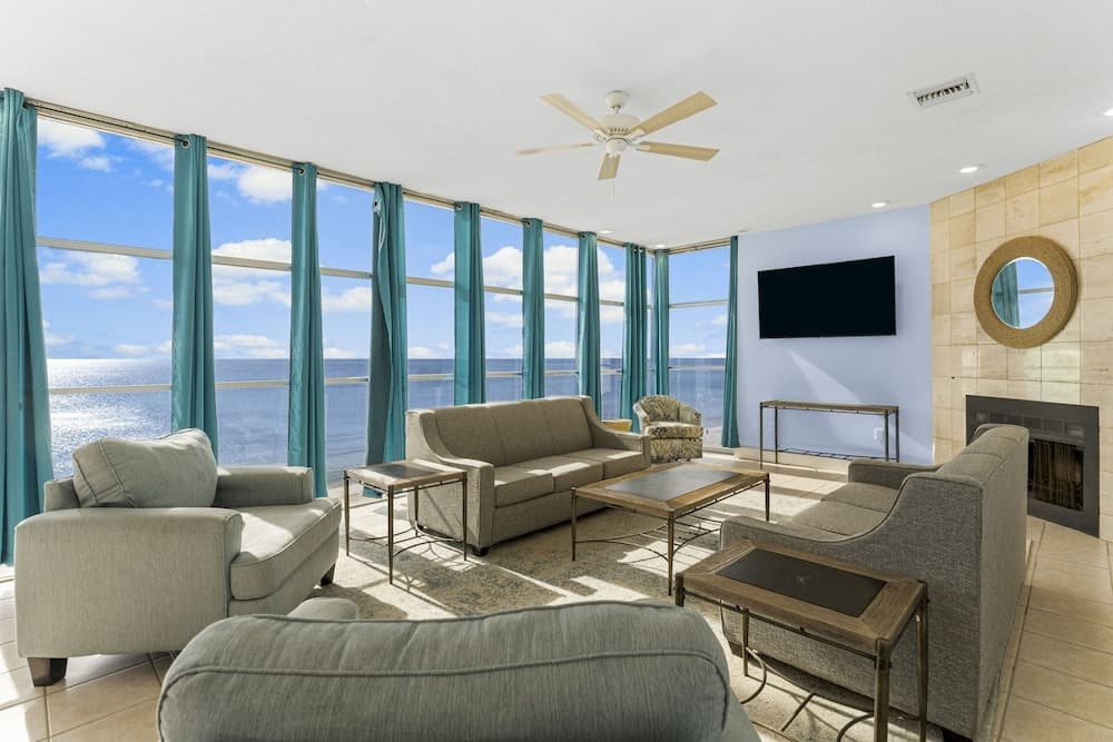 Sharkys Retreat 701 3 Bedroom Condo