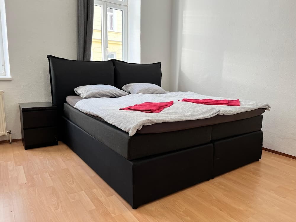 Affordable 3BR shared Apt. near Meidling