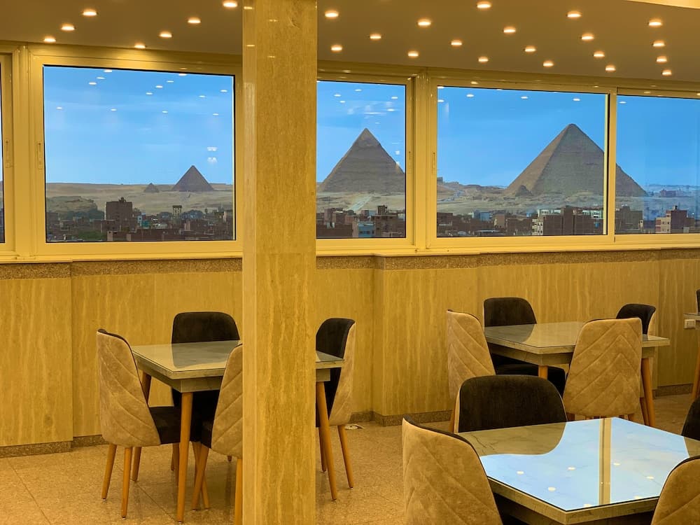 Horus Horizon INN Pyramids View