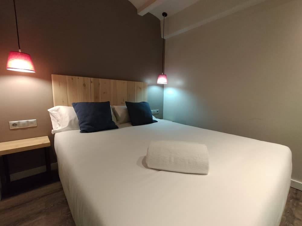 Montserrat Apartments by gaiarooms