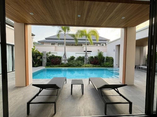 Breeze Villa with maid by Lofty