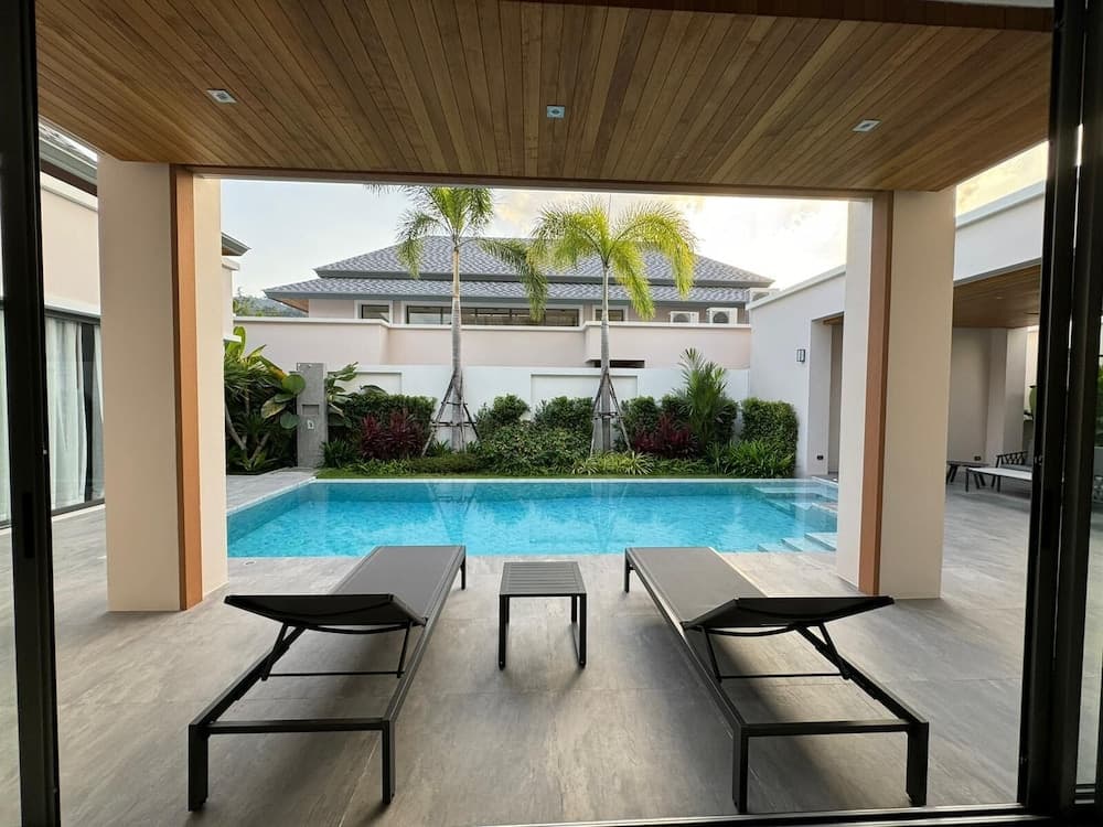 Breeze Villa with maid by Lofty