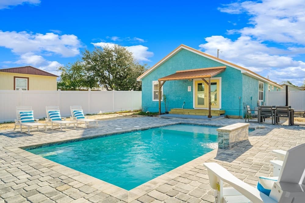 Sunshine House! 3BR 2BA Sleeps 9! Your Perfect Retreat for Comfort and Style