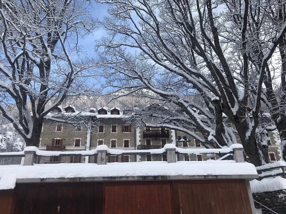 Konaklama yerinin ön cephesi