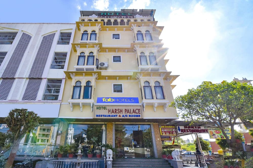 Fabhotel Harsh Palace