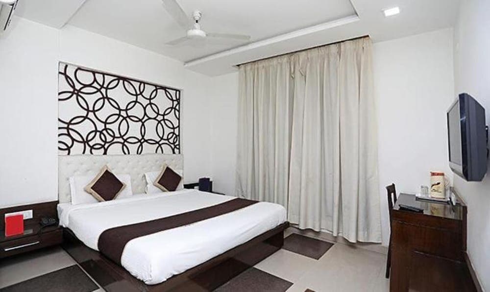 Fabhotel Taj Castle