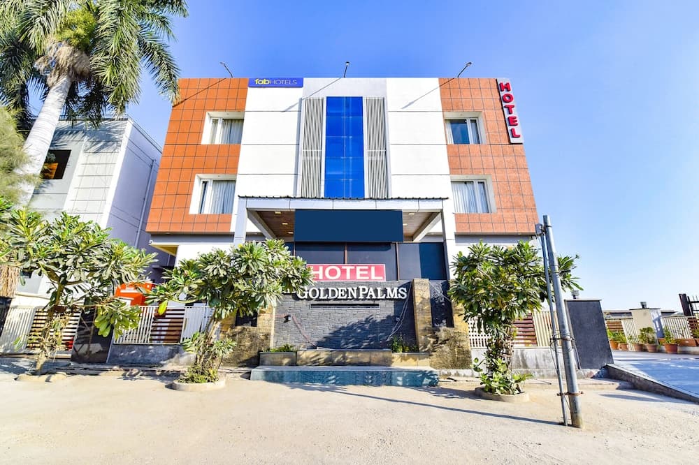 Fabhotel Golden Palms