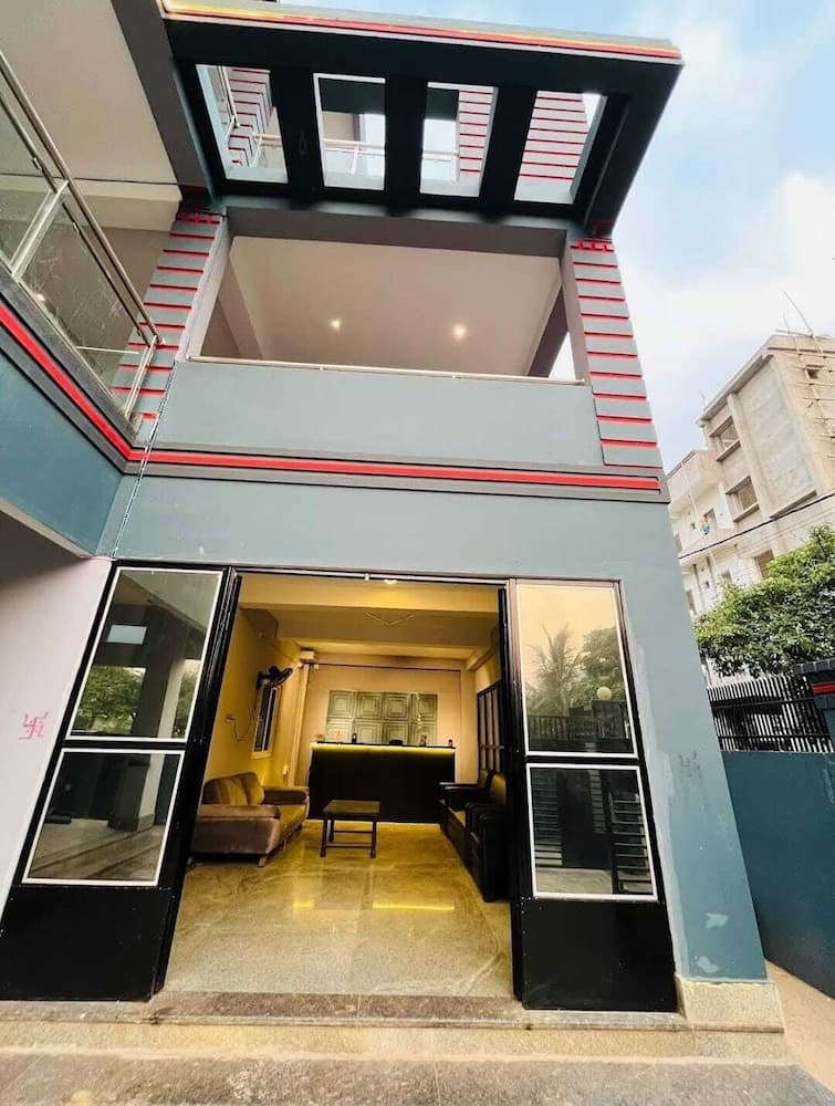 Konaklama yerinin ön cephesi