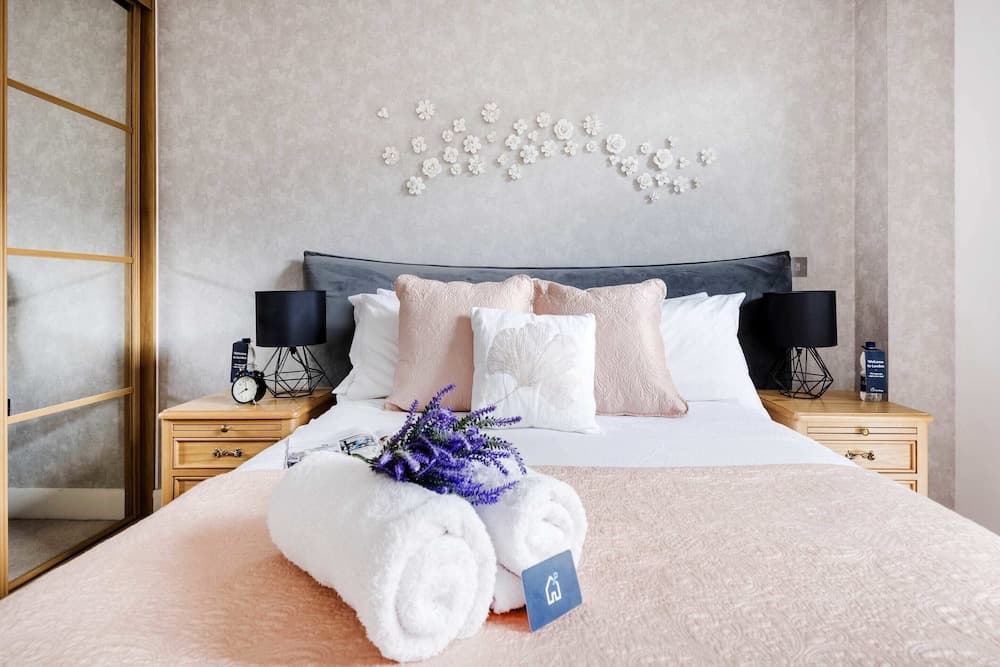 Rosy and Cosy West London Apartment