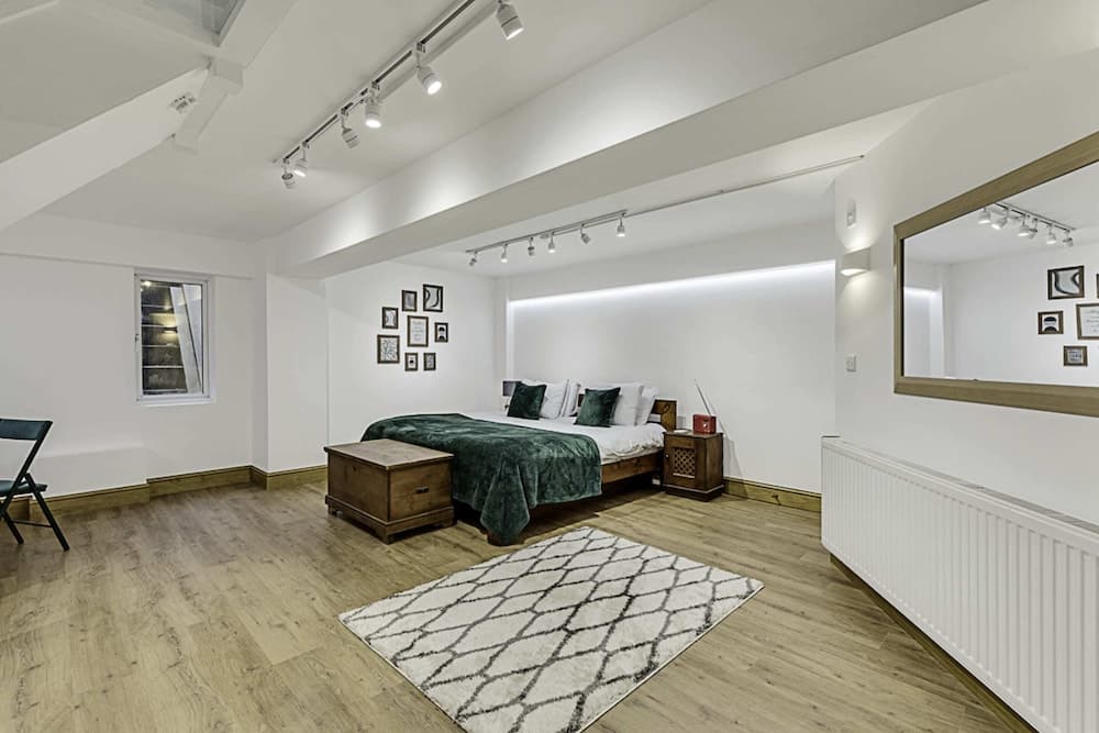 Modern Comfort Two Bedroom Gem on the Rye