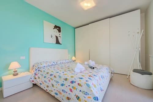 Green Tiffany Apartment: Pool, Tennis, Balcony