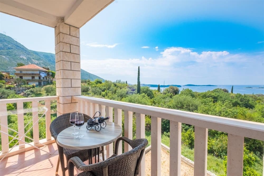 Villa Bouganvillea - sea View & Garden - A2 Superior