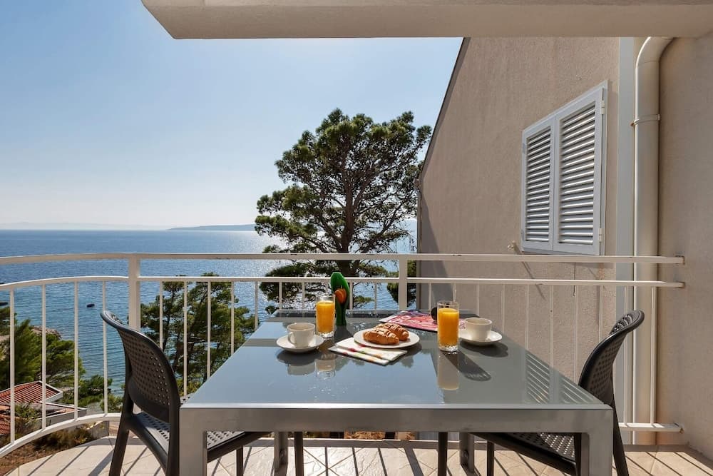 Anka - Amazing Location - A11