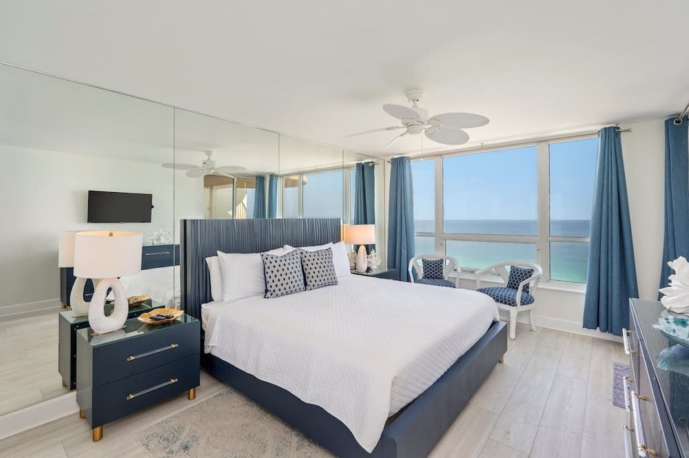 Hd1605 2 Bedroom Condo by RedAwning