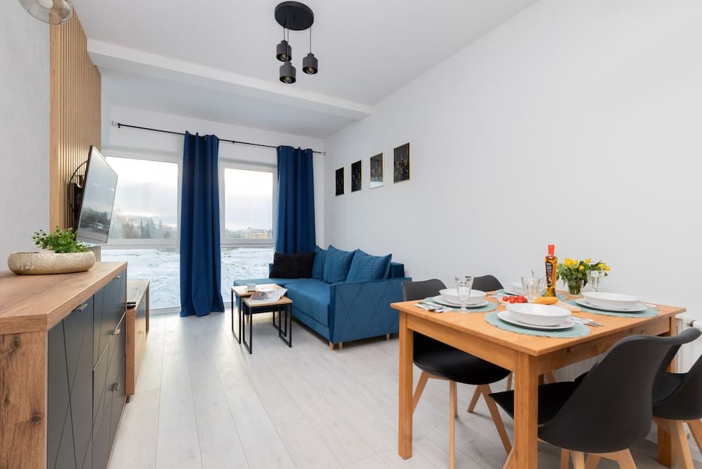 Ostoya Pucka Apartment by Renters