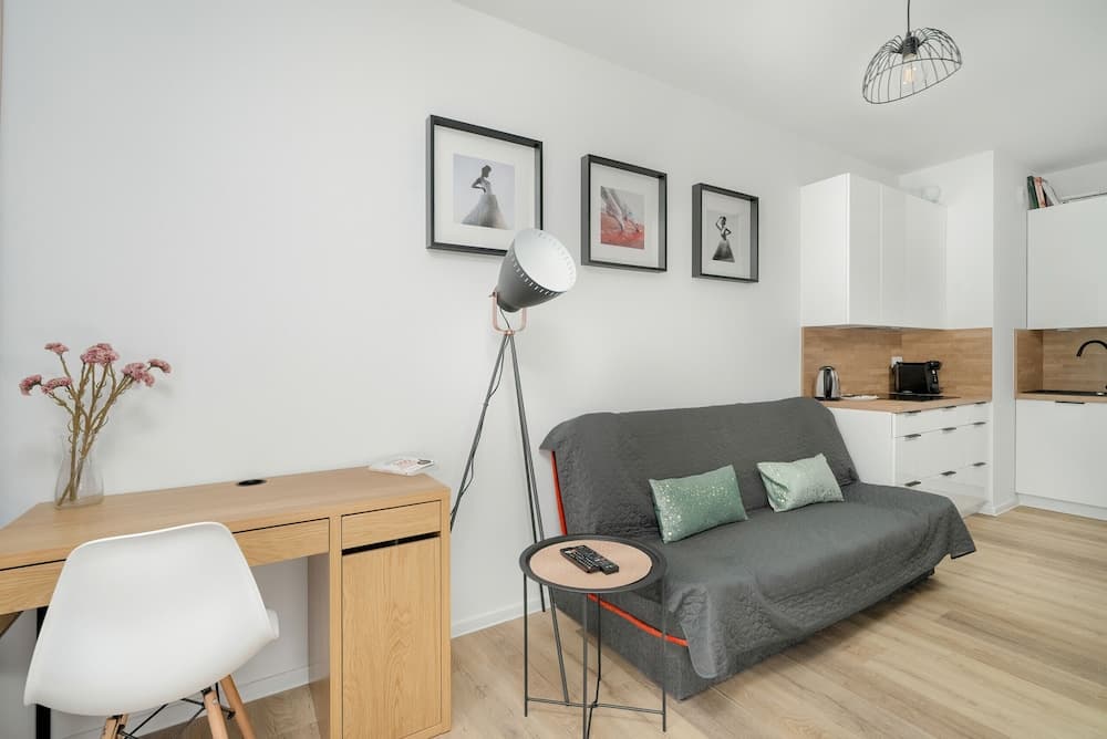 Modern Studio Niemena by Renters