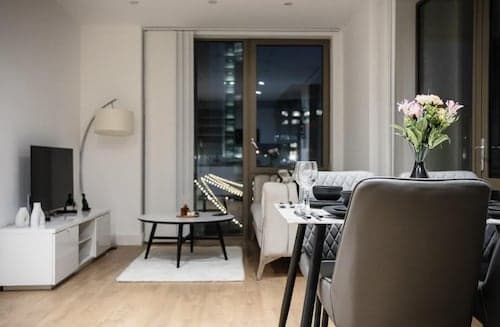 Immaculate 2-bed Apartment in Canary Wharf