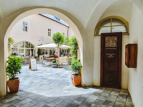 Opera apartments