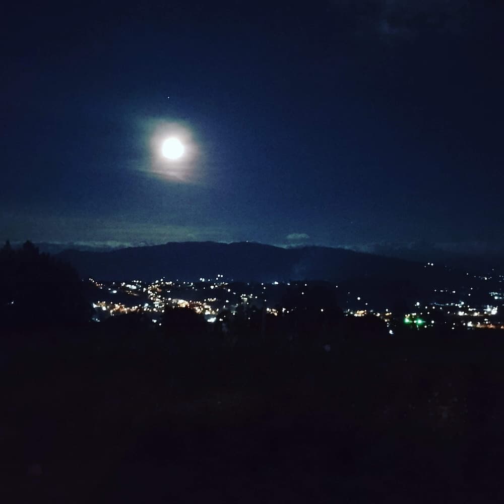 Konaklama yerinden şehir manzarası