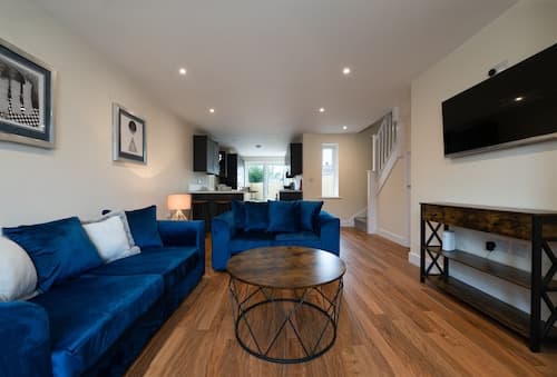 Beautiful Brand new Build 2-bedroom House Sleeps 5