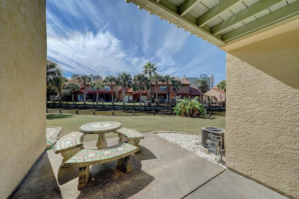 206 White Sandy-pet Friendly