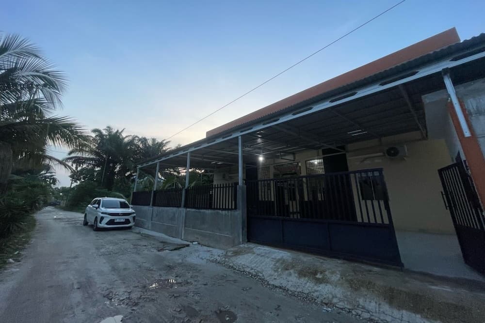 OYO 93699 Pondok Ibu SyariahNearEco Edu Park