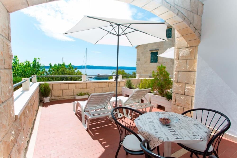 Hope - 30m to the sea & Seaview - R3