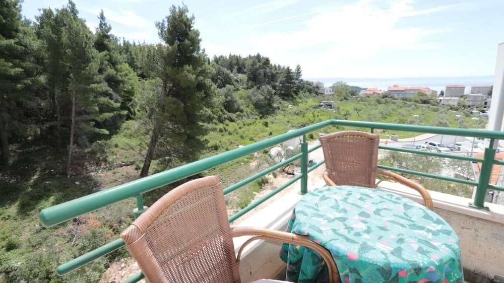 Jovize - Free Parking - R3