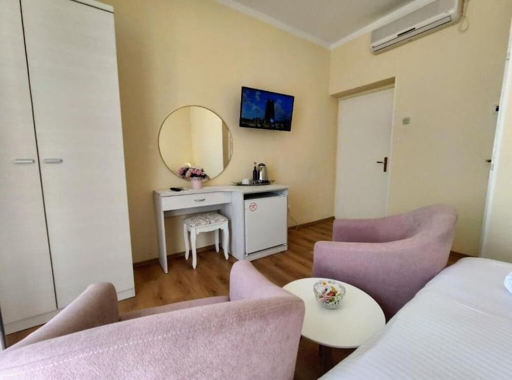 Nikola 1 - Free Parking - R4