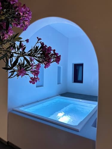 Miracles Suites - Adults Only