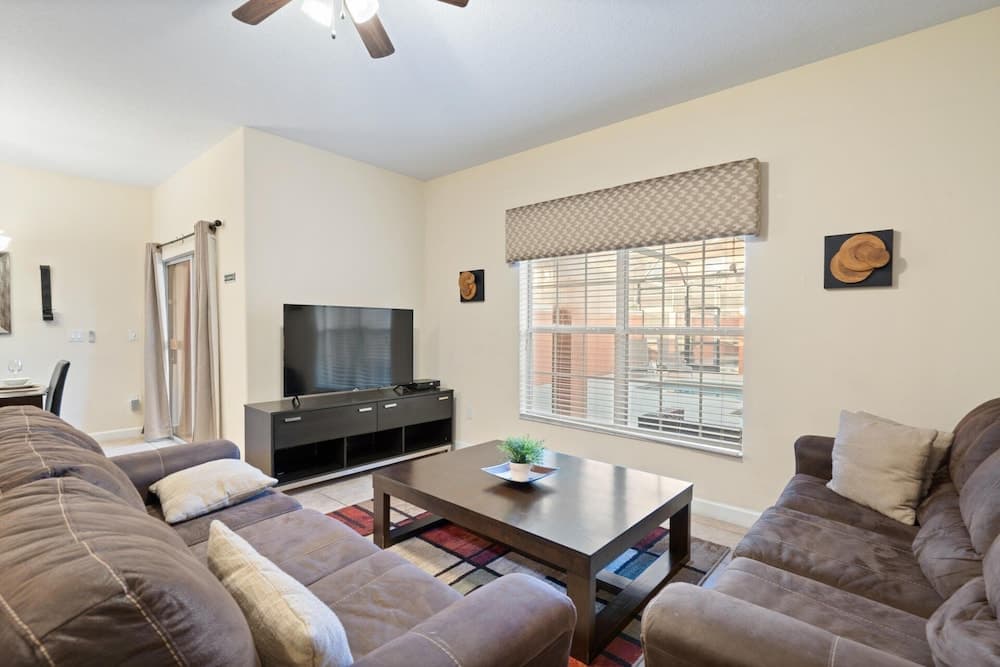 8941 Bismark Palm rd