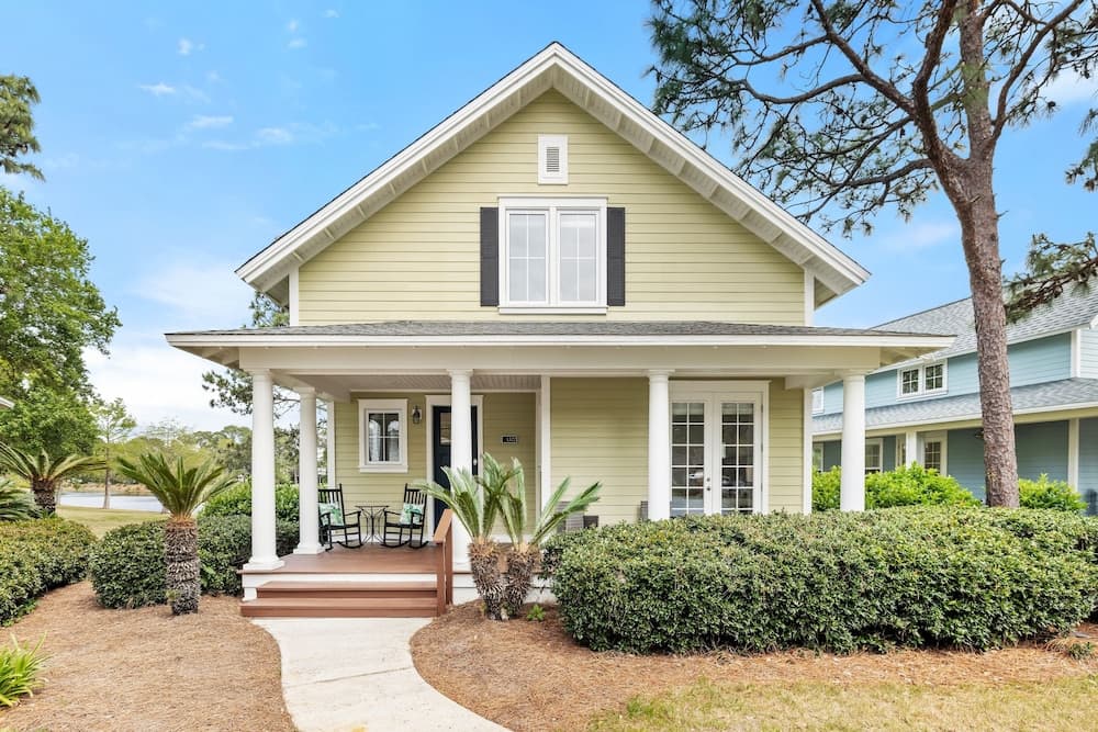 1322 Laurel Grove 3 Bedroom Home by RedAwning