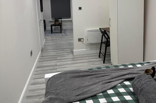 Studio - Sleeps 3 - Near Ealing Broadway Station