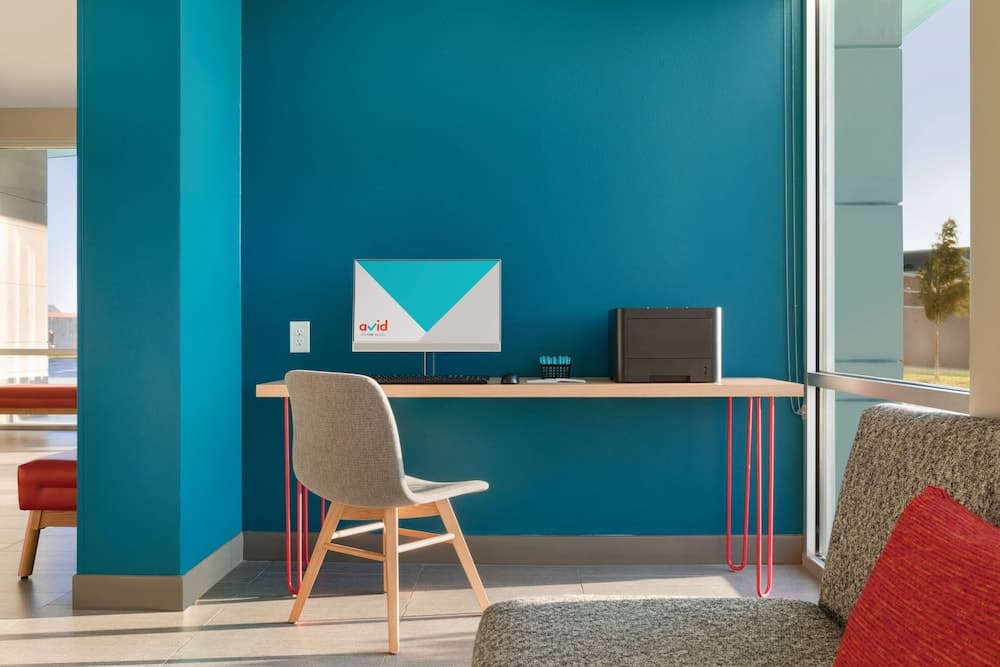 avid hotel Oak Creek by IHG
