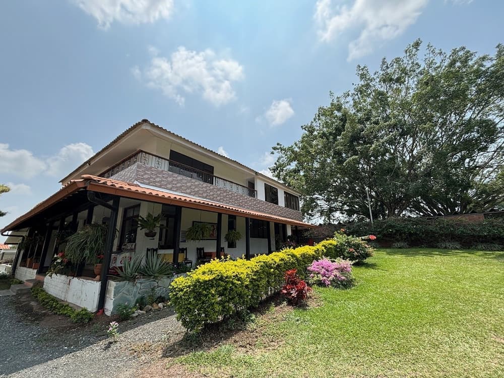 HOTEL CERRITOS PLAZA