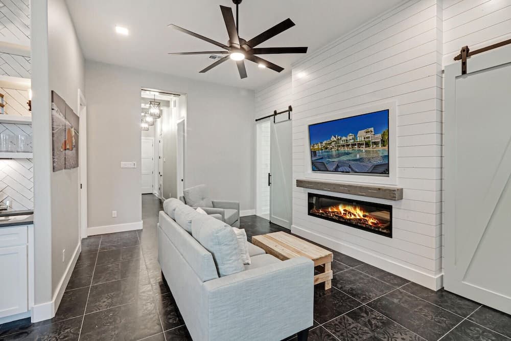 No Shower Happy Hour 215 LAU