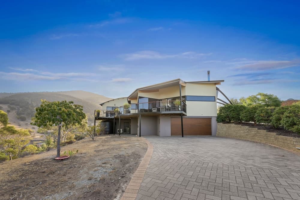 Tree Top Views - 4 Bedroom House