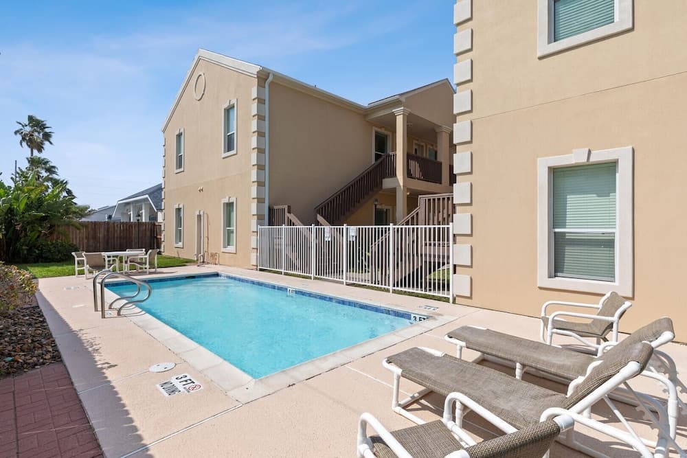 Modern Ground flr Condo 1/2 Block to Beach w Pool!